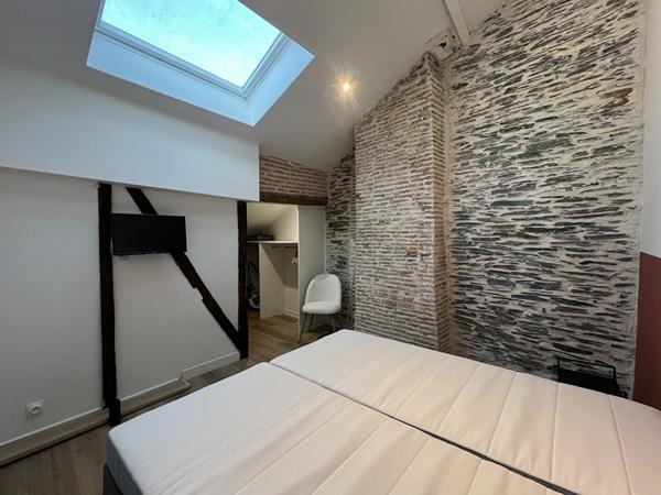 A LOUER T2 bis en DUPLEX meublé hyper centre Angers