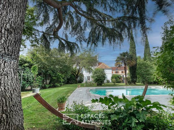 La demeure historique et sa piscine