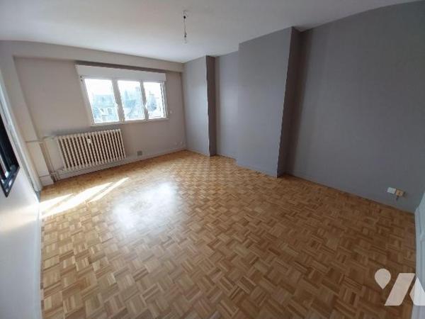 Appartement à Vendre à Vitré (35500) en Ille-et-Vilaine (35)

Dans le centre-ville de Vitré, ...