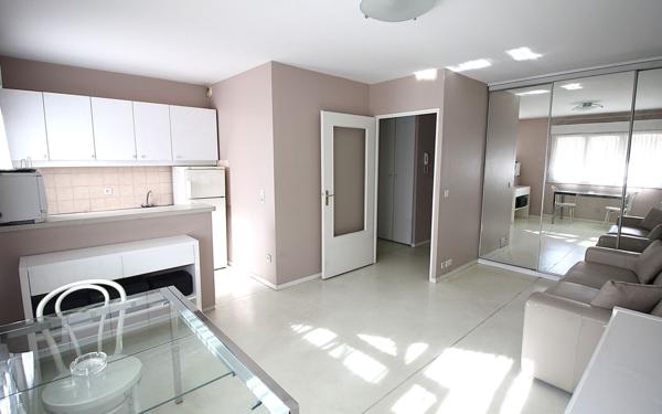 Appartement à vendre    1 pièce • 28,08 m2 Le Bourget