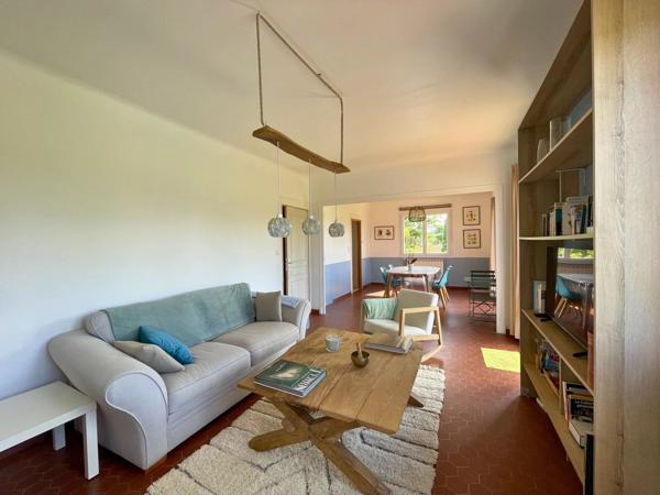 Vente                                                      Maison
                        
                     12 pièces                      311 m2                     à Saint-Palais