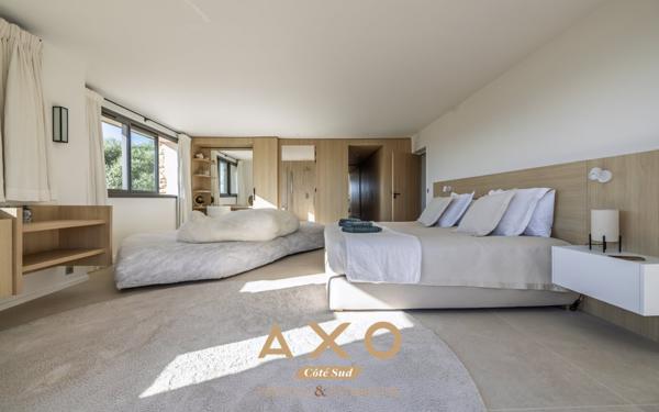LE PUY SAINTE REPARADE - MAISON - T8 - 470 M2 - GARAGE - PISCINES - PARC 6 HECTARES - 4 700 000€