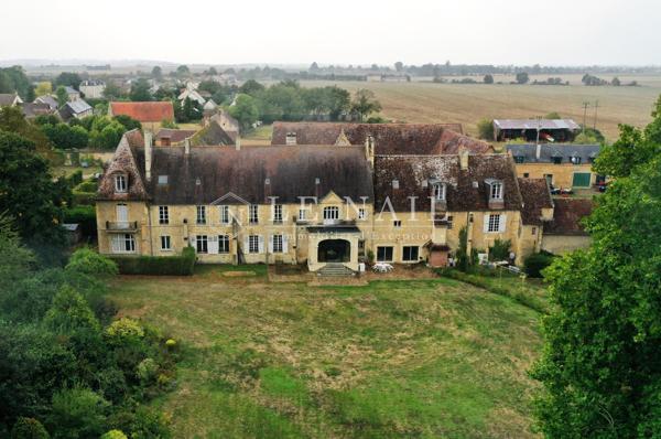 Domaine médiéval de la fin du 13e siècle, Monument Historique, en Normandie.