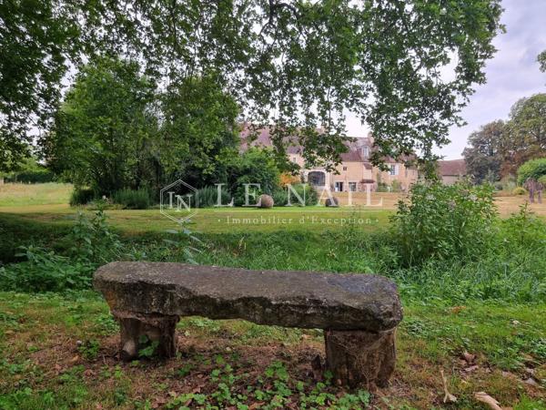 Domaine médiéval de la fin du 13e siècle, Monument Historique, en Normandie.