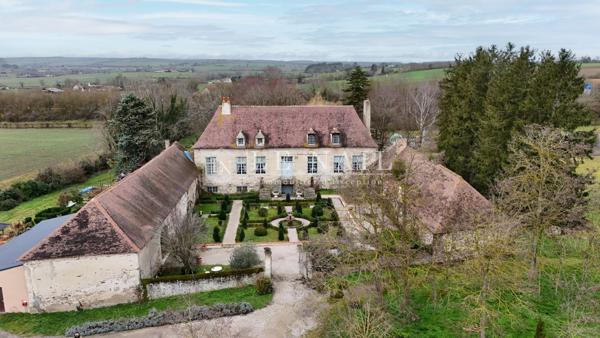Château du XVIIe siècle (avec partie dédiée à l'événementiel) et 2 hectares en Bourbonnais