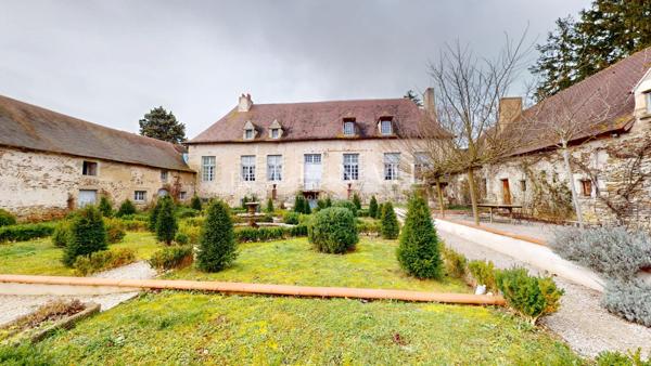 Château du XVIIe siècle (avec partie dédiée à l'événementiel) et 2 hectares en Bourbonnais