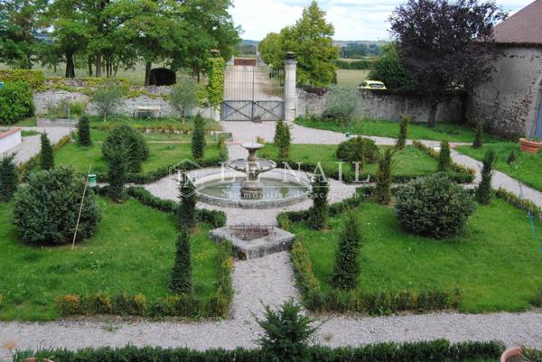 Château du XVIIe siècle (avec partie dédiée à l'événementiel) et 2 hectares en Bourbonnais