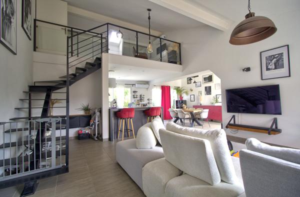 ROQUEFORT - Maison de 132m² habitables avec 3 chambres dont une suite parentales, abris voiture et jardin.