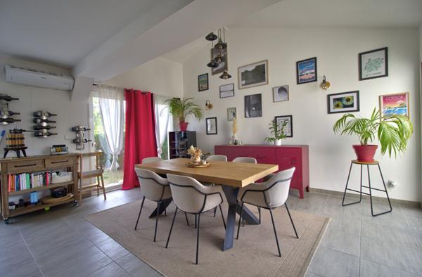 ROQUEFORT - Maison de 132m² habitables avec 3 chambres dont une suite parentales, abris voiture et jardin.