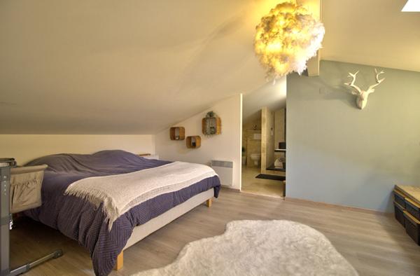 ROQUEFORT - Maison de 132m² habitables avec 3 chambres dont une suite parentales, abris voiture et jardin.