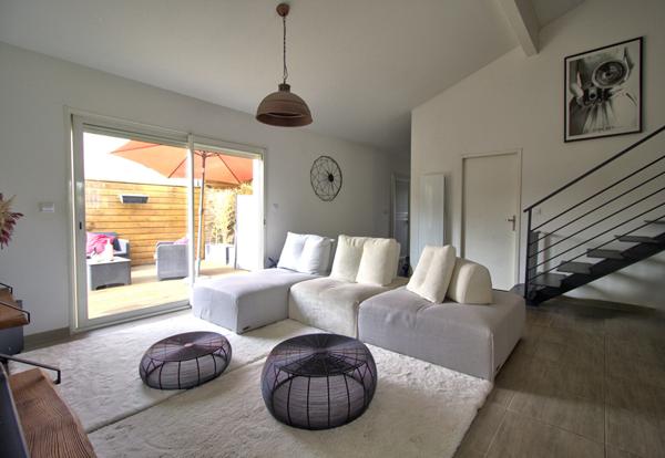 ROQUEFORT - Maison de 132m² habitables avec 3 chambres dont une suite parentales, abris voiture et jardin.