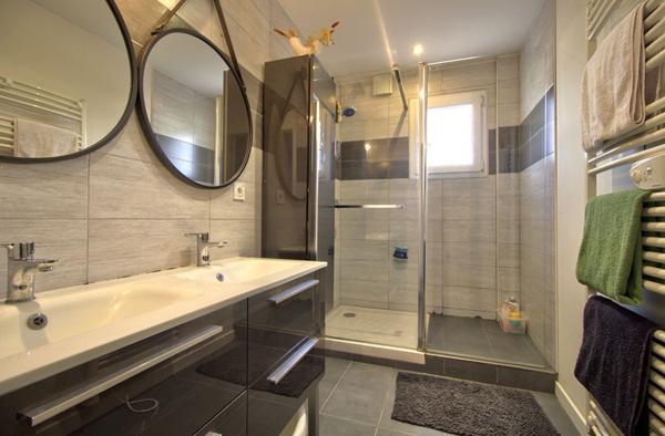 ROQUEFORT - Maison de 132m² habitables avec 3 chambres dont une suite parentales, abris voiture et jardin.