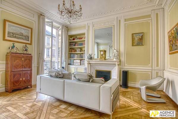 Versailles Saint-Louis Appartement 6 pièces 144.03 m² carrez situé au 2ème étage avec chambre de service, cave et parking en option €1 150 000 ** - Référence 27220