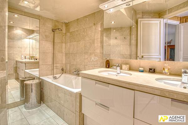 Versailles Saint-Louis Appartement 6 pièces 144.03 m² carrez situé au 2ème étage avec chambre de service, cave et parking en option €1 150 000 ** - Référence 27220