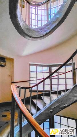 Versailles Saint-Louis Appartement 6 pièces 144.03 m² carrez situé au 2ème étage avec chambre de service, cave et parking en option €1 150 000 ** - Référence 27220