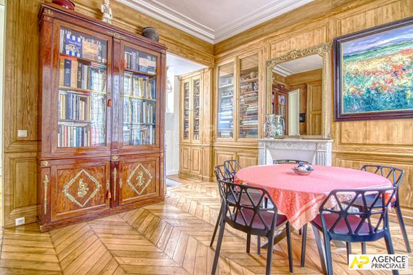 Versailles Saint-Louis Appartement 6 pièces 144.03 m² carrez situé au 2ème étage avec chambre de service, cave et parking en option €1 150 000 ** - Référence 27220