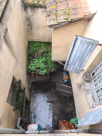 Maison plein centre, cave voûtée, terrasse, patio