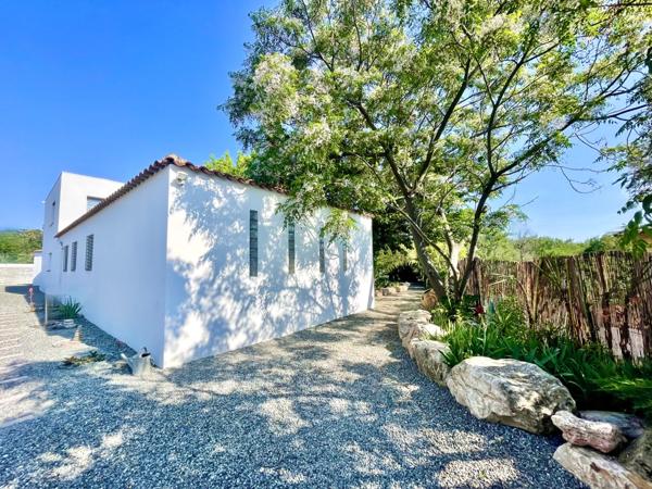 Fréjus -Villa contemporaine 223m2 domaine privé -studio & garage à SAISIR !!