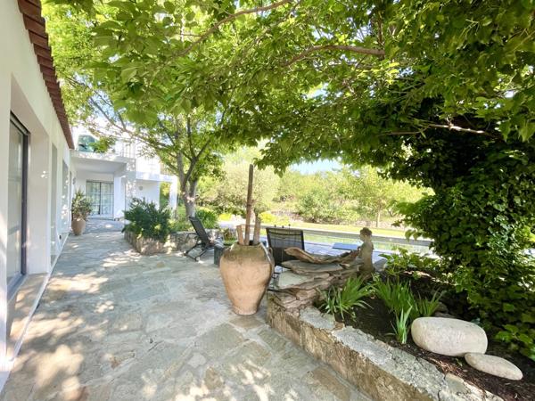 Fréjus -Villa contemporaine 223m2 domaine privé -studio & garage à SAISIR !!