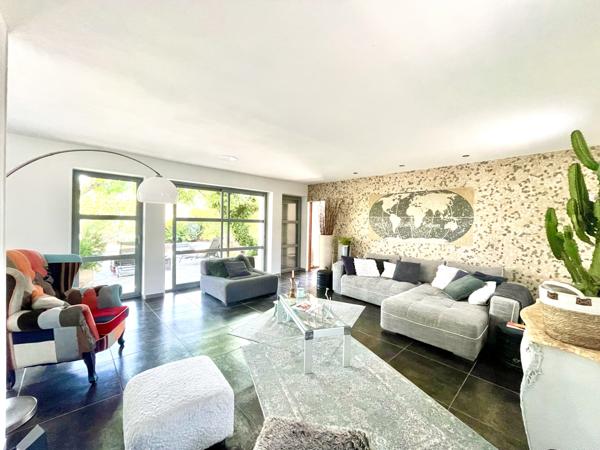 Fréjus -Villa contemporaine 223m2 domaine privé -studio & garage à SAISIR !!