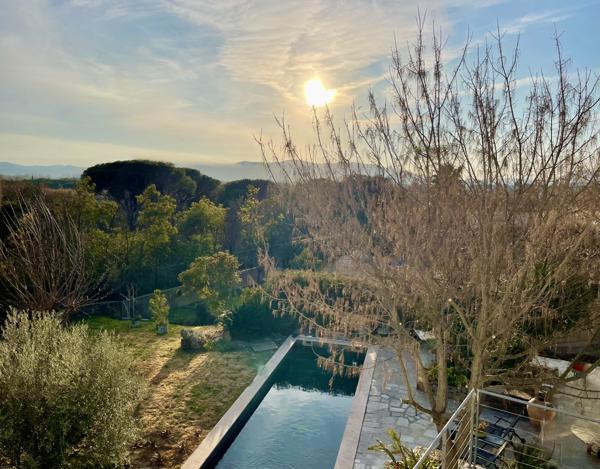 Fréjus -Villa contemporaine 223m2 domaine privé -studio & garage à SAISIR !!