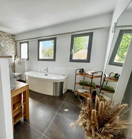 Fréjus -Villa contemporaine 223m2 domaine privé -studio & garage à SAISIR !!