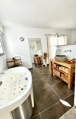 Fréjus -Villa contemporaine 223m2 domaine privé -studio & garage à SAISIR !!