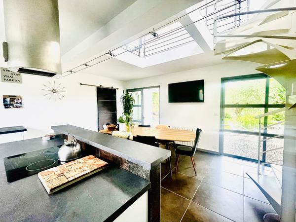 Fréjus -Villa contemporaine 223m2 domaine privé -studio & garage à SAISIR !!