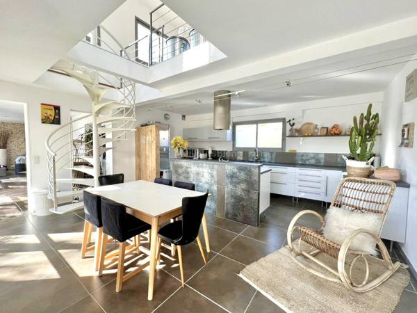 Fréjus -Villa contemporaine 223m2 domaine privé -studio & garage à SAISIR !!