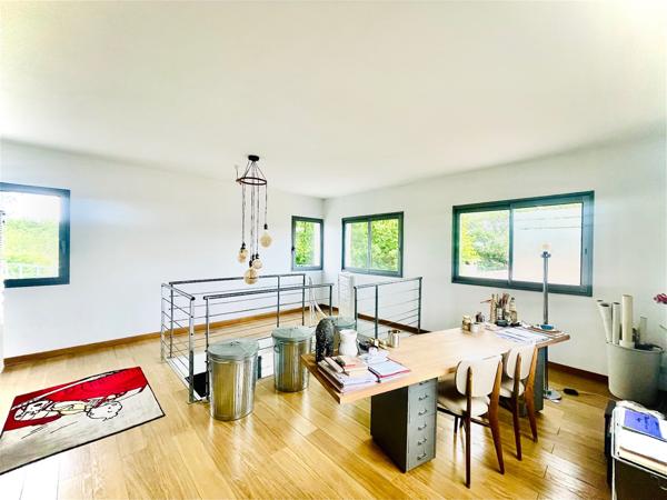 Fréjus -Villa contemporaine 223m2 domaine privé -studio & garage à SAISIR !!