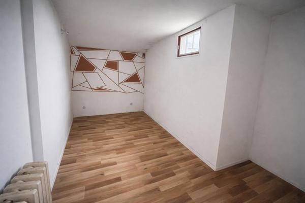 Maison à réhabiliter offrant de beaux volumes à exploiter