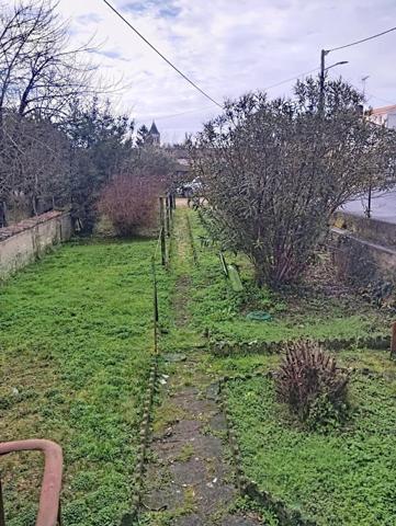 Maison à réhabiliter offrant de beaux volumes à exploiter