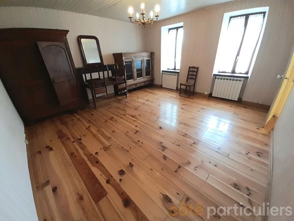 Location
                Appartement87,12 m² - 3 Pièces -
                    QUINS (12800)