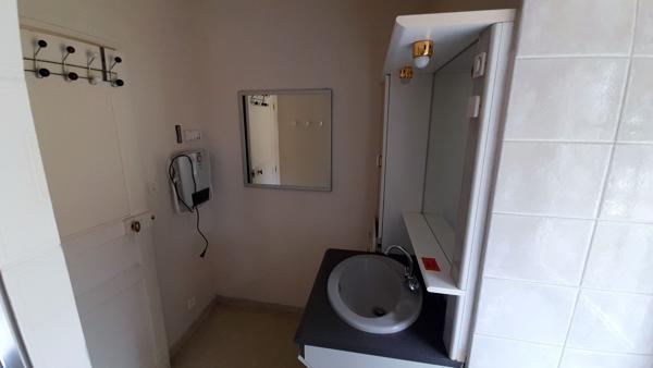 Location
                Appartement87,12 m² - 3 Pièces -
                    QUINS (12800)