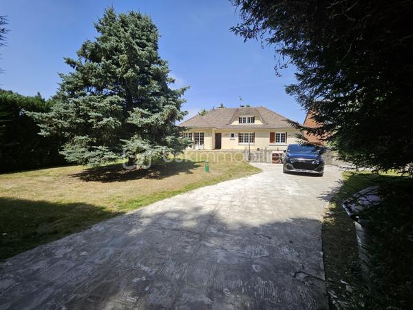 A 20minutes d'Etampes, sur la commune de Pussay
** Beau pavillon de PLAIN-PIED construit dans les années 1970 sur sous-sol total ** Édifié sur une parcelle totale de 1456m²

👉 Rez-de-chaussée :
- Une entrée avec rangements
- Une Pièce à vivre avec luminosité traversante - Donnant un accès direct à une terrasse avant et arrière
- Cuisine équipée et ouverte, entièrement rénovée
- Un cellier attenant à la cuisine
- 3 chambres dont 2 volumineuses
- Une salle d'eau rénovée
- Un WC séparé

GROS POTENTIEL
🛏️ L'étage sur dalle béton, reste à aménager
Déjà existant : Électricité, Isolé, Fenêtre déjà installée (photos sur demande)

🌳 Partie extérieure
- Deux belles terrasses (avant et arrière)
- Possibilité de stationner plusieurs véhicules sur la propriété

🏠 Sous-sol total 
- Garage
- Pièce de stockage d'environ 40m²
- Chaufferie/Buanderie

✅ Les plus : Huisseries en double et simple vitrage PVC - Dalle béton à l'étage - Toiture nettoyée, en très bon état - Système de chauffage : Fioul - Tout à l'égout - Alarme
--> Il reste quelques travaux à effectuer pour améliorer le DPE - Appelez-moi, je vous explique tout 😁

📍 Emplacement du pavillon :
Situé dans une zone pavillonnaire, au calme. A proximité de toutes commodités : écoles, commerces, transports et axes routiers

📞 Vous souhaitez plus de renseignements et/ou convenir d'une visite ? Contactez-moi, je suis disponible 7jours/7
** OUVERT A L'INTER-CABINET