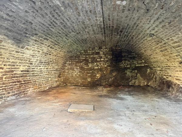 Au coeur de Couches, grand bâtiment