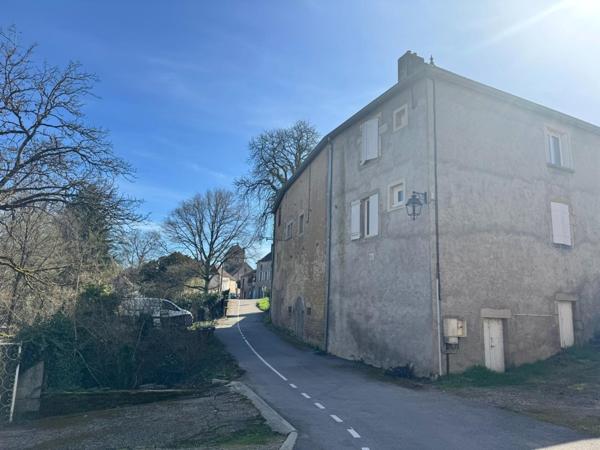 Au coeur de Couches, grand bâtiment