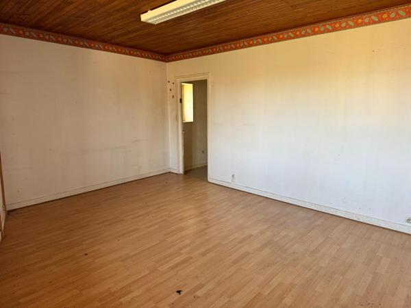 Au coeur de Couches, grand bâtiment