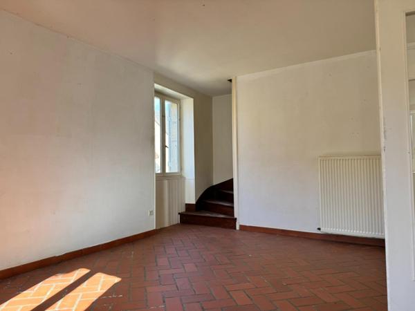 Au coeur de Couches, grand bâtiment