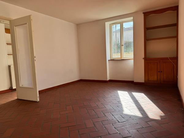 Au coeur de Couches, grand bâtiment