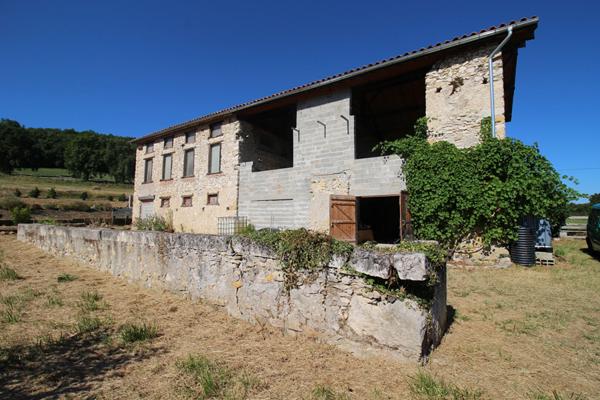 À VENDRE LOUBENS (09) Ancienne grange en pierre sur terrain arboré de 1,3 hectare