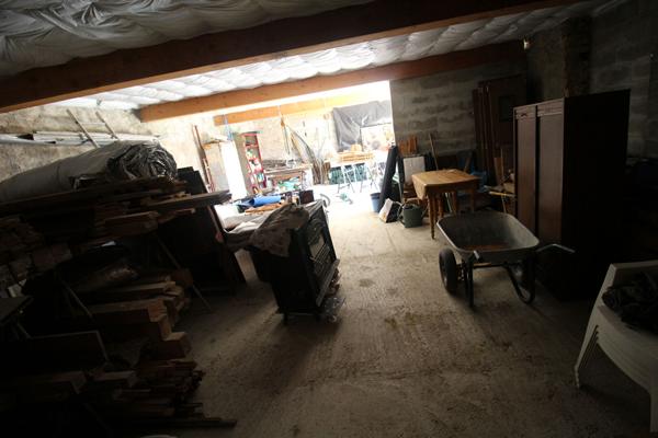 À VENDRE LOUBENS (09) Ancienne grange en pierre sur terrain arboré de 1,3 hectare