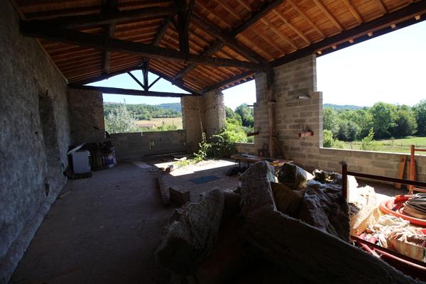 À VENDRE LOUBENS (09) Ancienne grange en pierre sur terrain arboré de 1,3 hectare