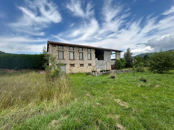 À VENDRE LOUBENS (09) Ancienne grange en pierre sur terrain arboré de 1,3 hectare
