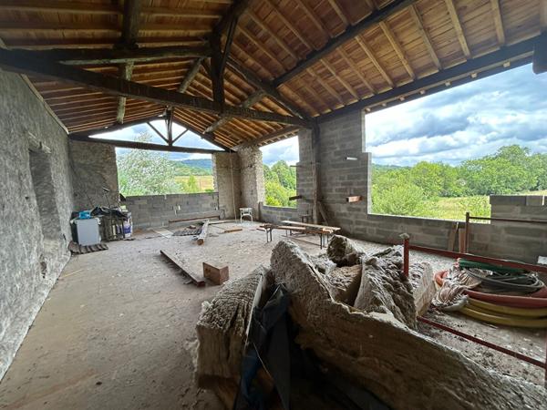 À VENDRE LOUBENS (09) Ancienne grange en pierre sur terrain arboré de 1,3 hectare