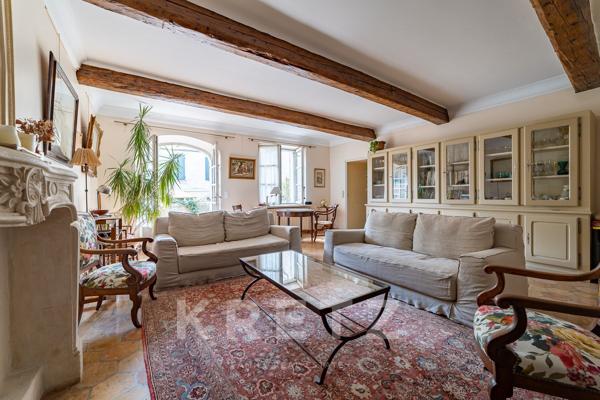 VIEUX VILLAGE DES ANGLES – DEMEURE DE CARACTÈRE DU XVIIIᵉ SIÈCLE AVEC PISCINE ET GARAGE