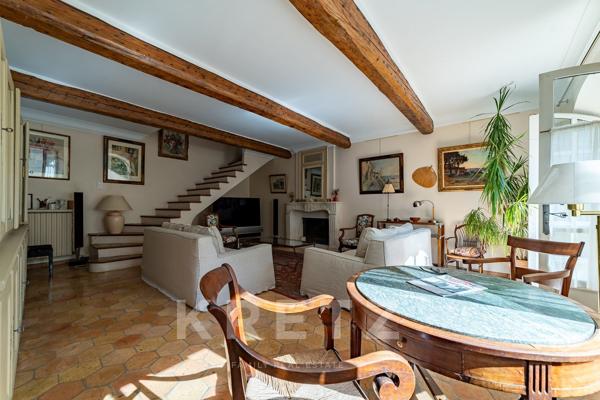 VIEUX VILLAGE DES ANGLES – DEMEURE DE CARACTÈRE DU XVIIIᵉ SIÈCLE AVEC PISCINE ET GARAGE