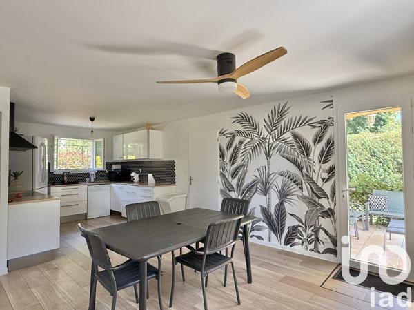 Maison 5 pièces de 104 m² à Salles (33770)