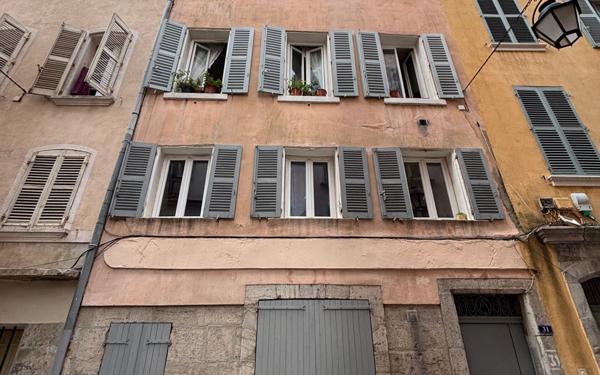 Immeuble à vendre    2 pièces • 227 m2 Toulon