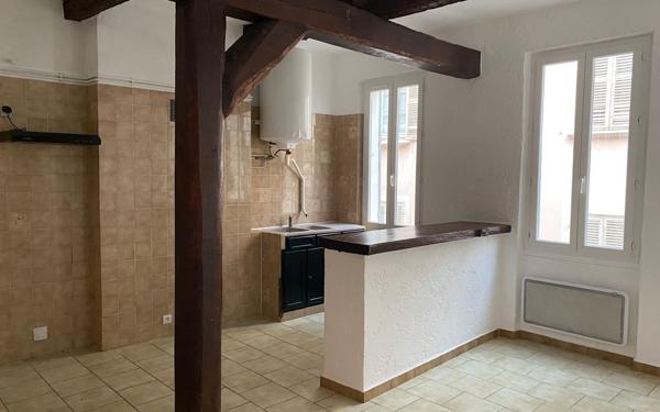 Immeuble à vendre    2 pièces • 227 m2 Toulon